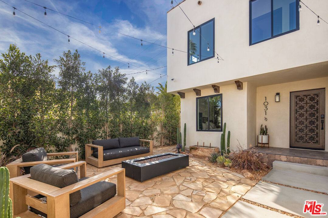 Apartment for rent at 1031 1 2 Havenhurst Dr, Los Angeles, CA 90046