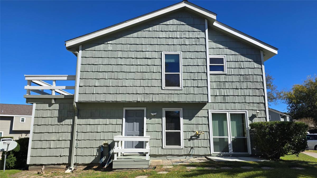 Townhouse for rent at 135 April Point Dr N #135, Montgomery, TX 77356