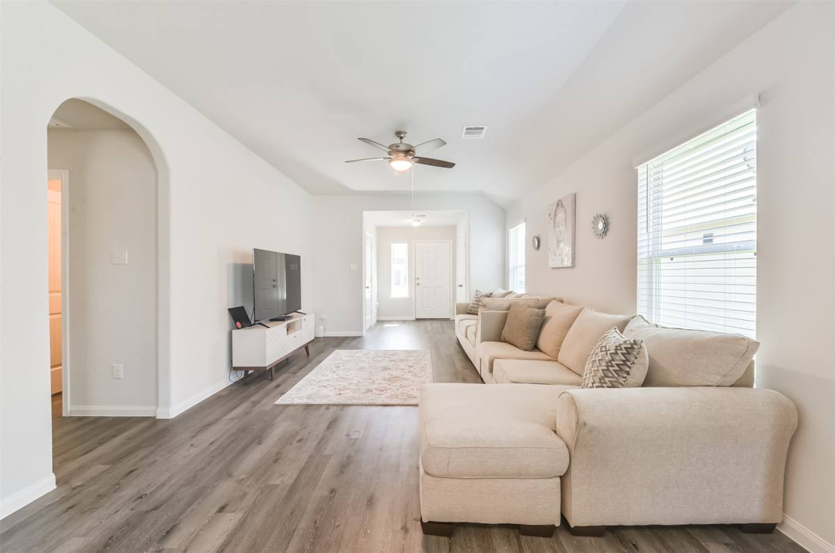 Apartment for rent at 5522 Briana Dee Dr, Rosharon, TX 77583
