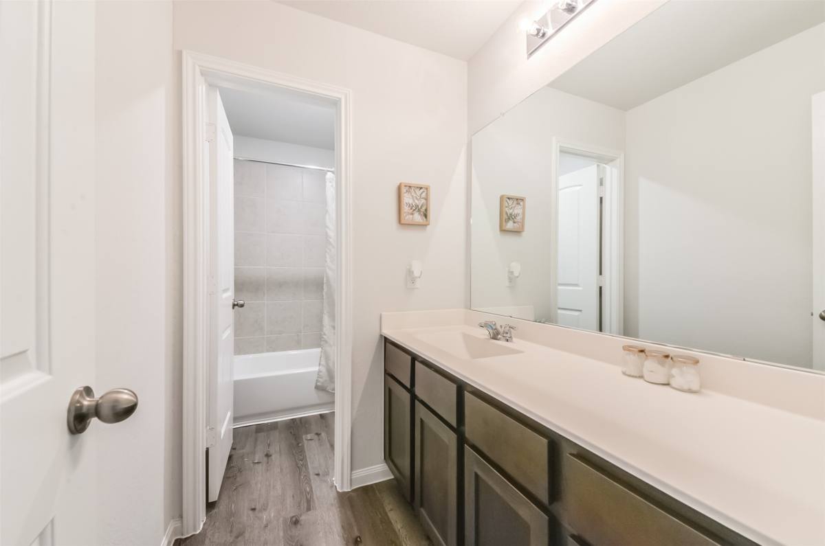 Apartment for rent at 5522 Briana Dee Dr, Rosharon, TX 77583