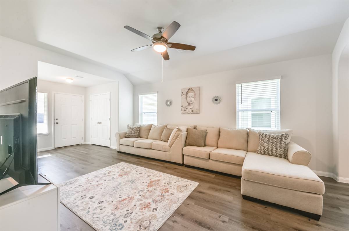 Apartment for rent at 5522 Briana Dee Dr, Rosharon, TX 77583
