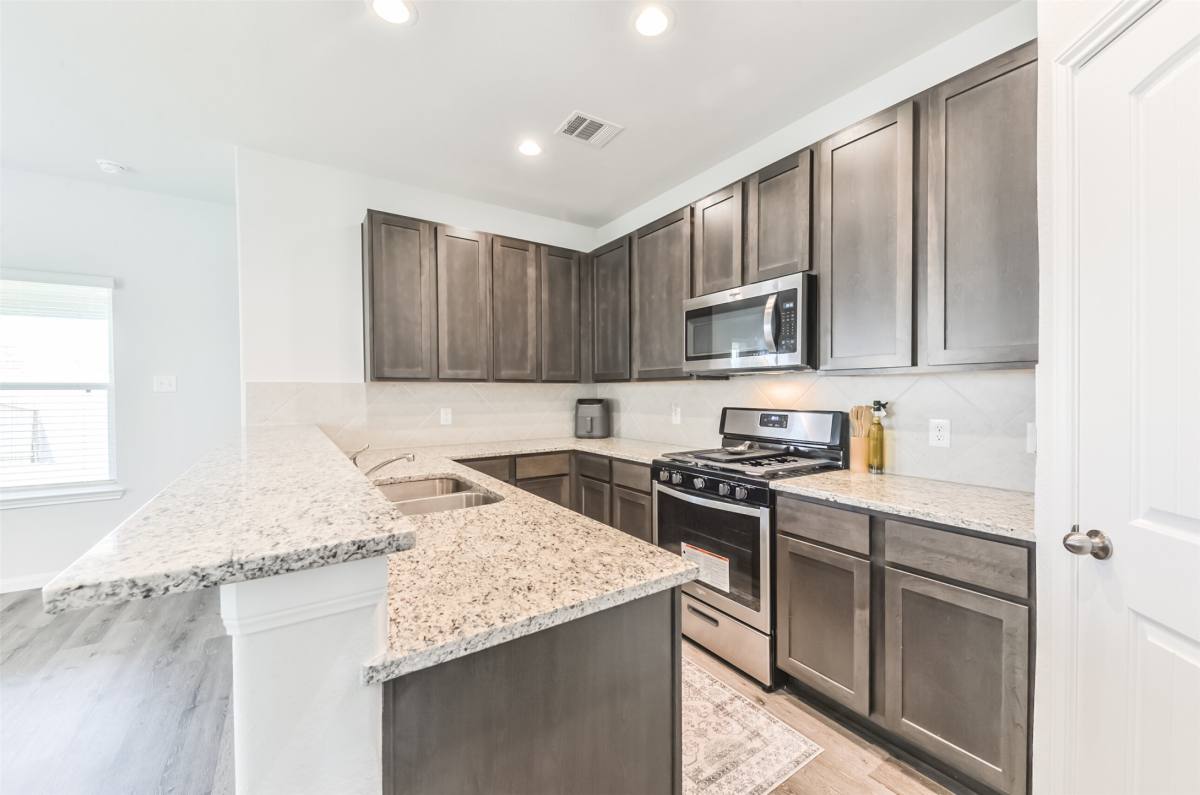 Apartment for rent at 5522 Briana Dee Dr, Rosharon, TX 77583