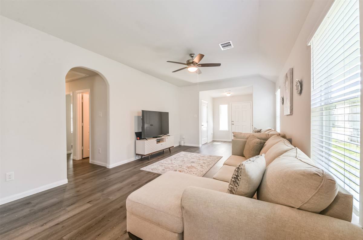 Apartment for rent at 5522 Briana Dee Dr, Rosharon, TX 77583