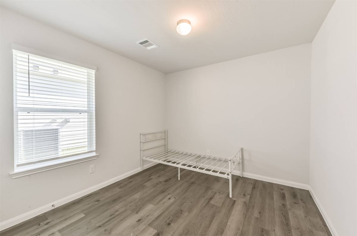 Apartment for rent at 5522 Briana Dee Dr, Rosharon, TX 77583