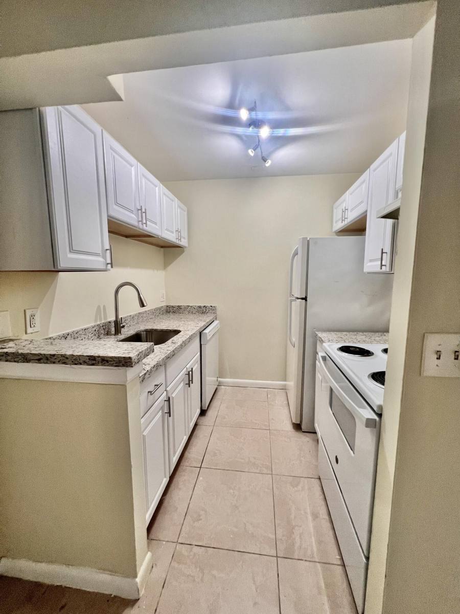 Condo for rent at 1500 N Congress Ave #1500B9, West Palm Beach, FL 33401