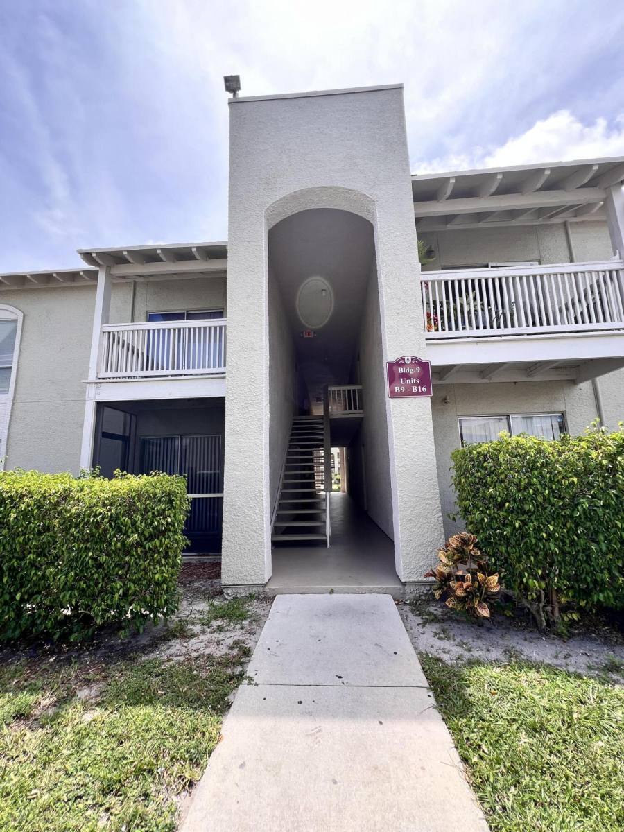 Condo for rent at 1500 N Congress Ave #1500B9, West Palm Beach, FL 33401