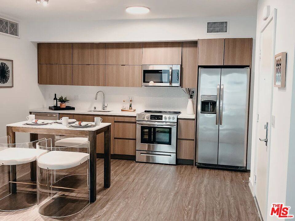 Apartment for rent at 700 S Manhattan Place #513, Los Angeles, CA 90005