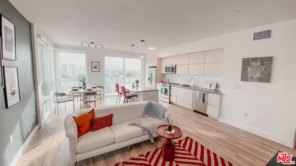 Apartment for rent at 700 S Manhattan Place #513, Los Angeles, CA 90005
