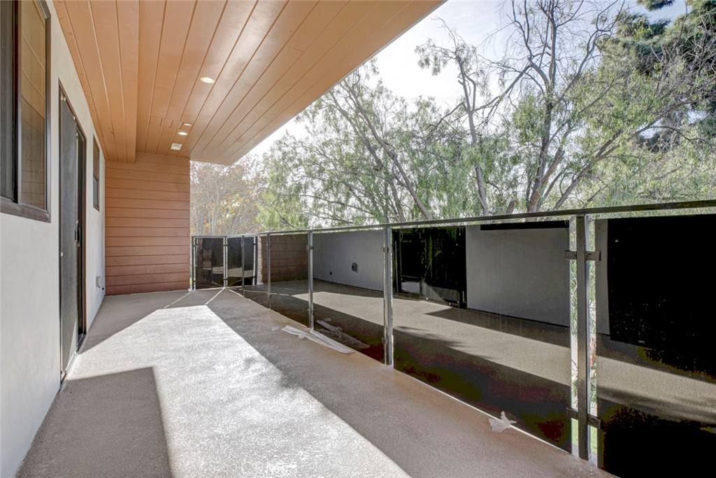 Townhouse for rent at 5648 Cartwright Ave, North Hollywood, CA 91601