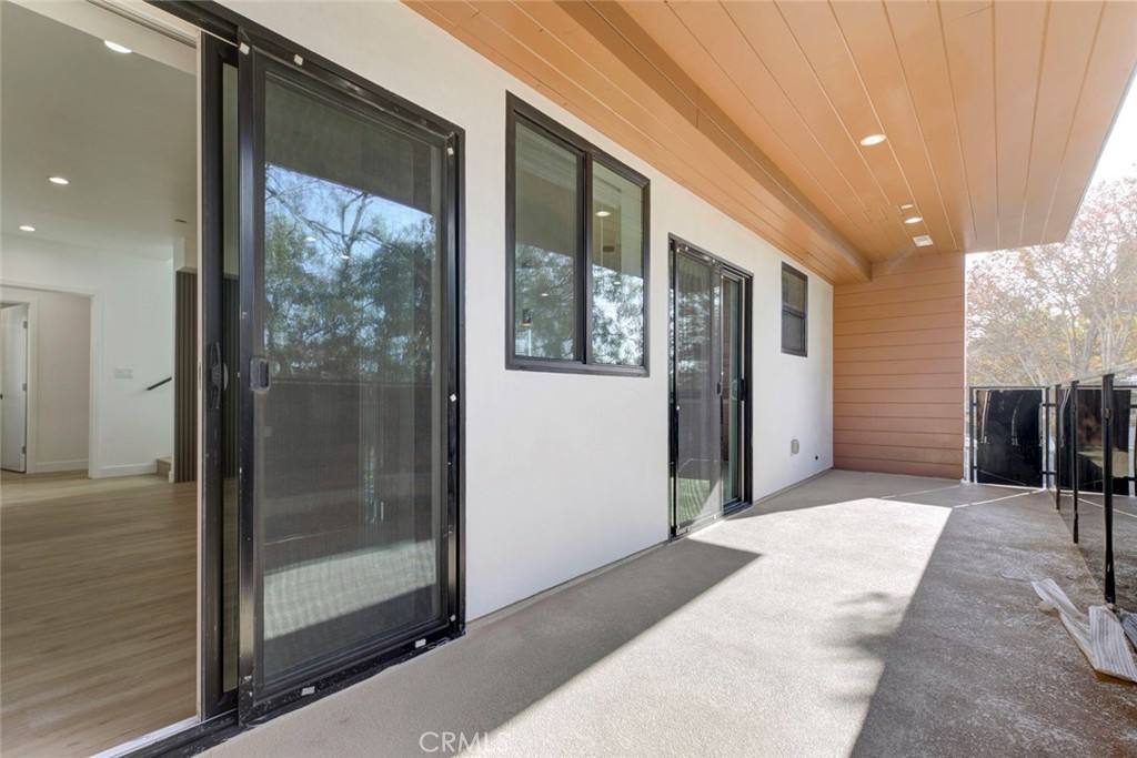 Townhouse for rent at 5648 Cartwright Ave, North Hollywood, CA 91601