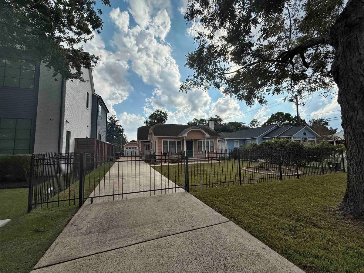 Apartment for rent at 604 E 17th St #604, Houston, TX 77008