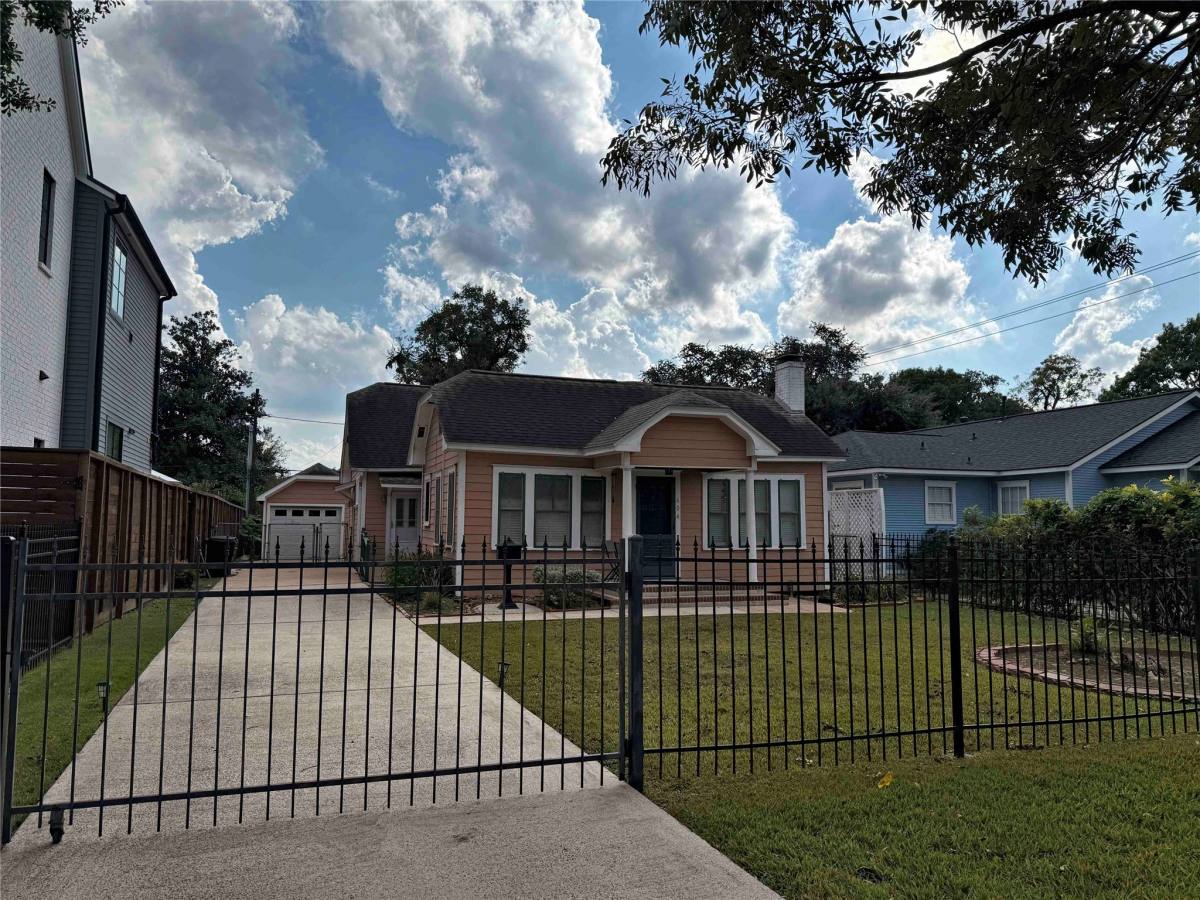 Apartment for rent at 604 E 17th St #604, Houston, TX 77008