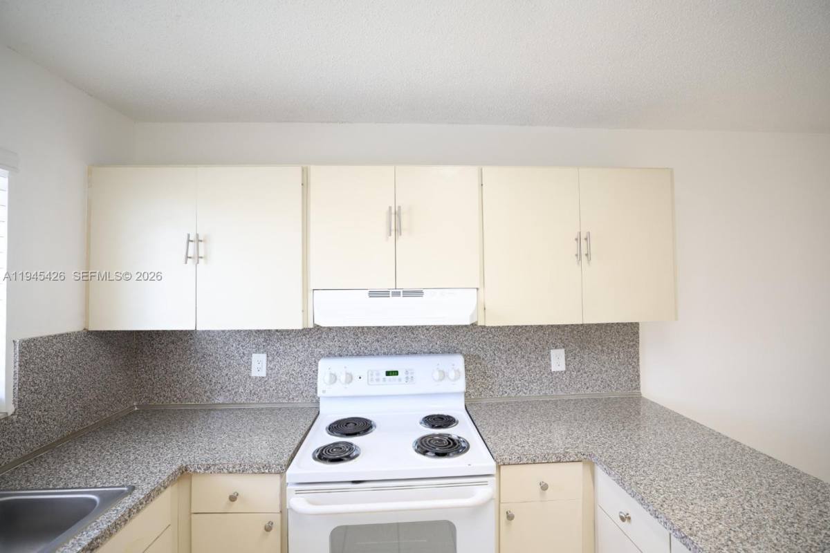 Apartment for rent at 6165 W 22nd Court #202, Hialeah, FL 33016