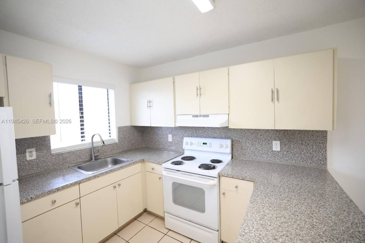 Apartment for rent at 6165 W 22nd Court #202, Hialeah, FL 33016
