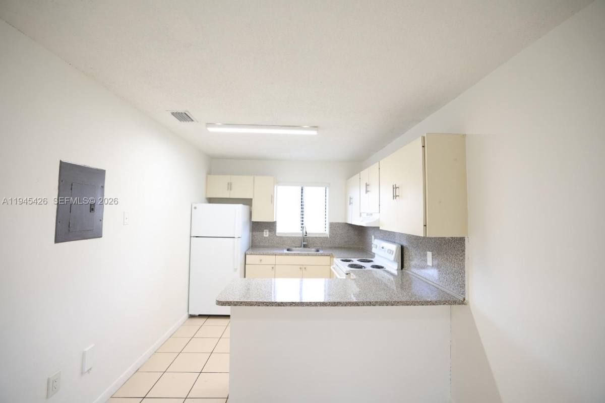 Apartment for rent at 6165 W 22nd Court #202, Hialeah, FL 33016