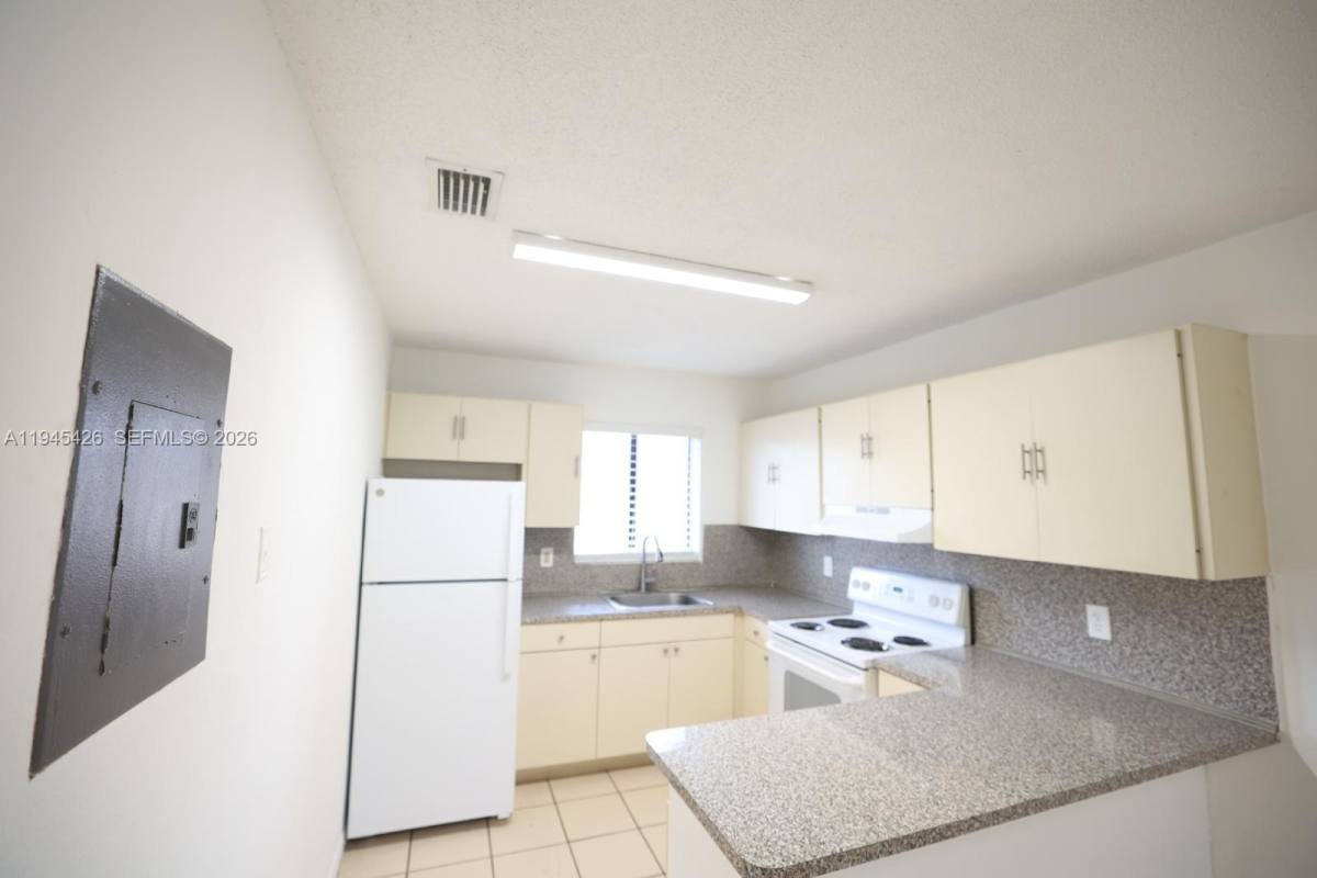 Apartment for rent at 6165 W 22nd Court #202, Hialeah, FL 33016