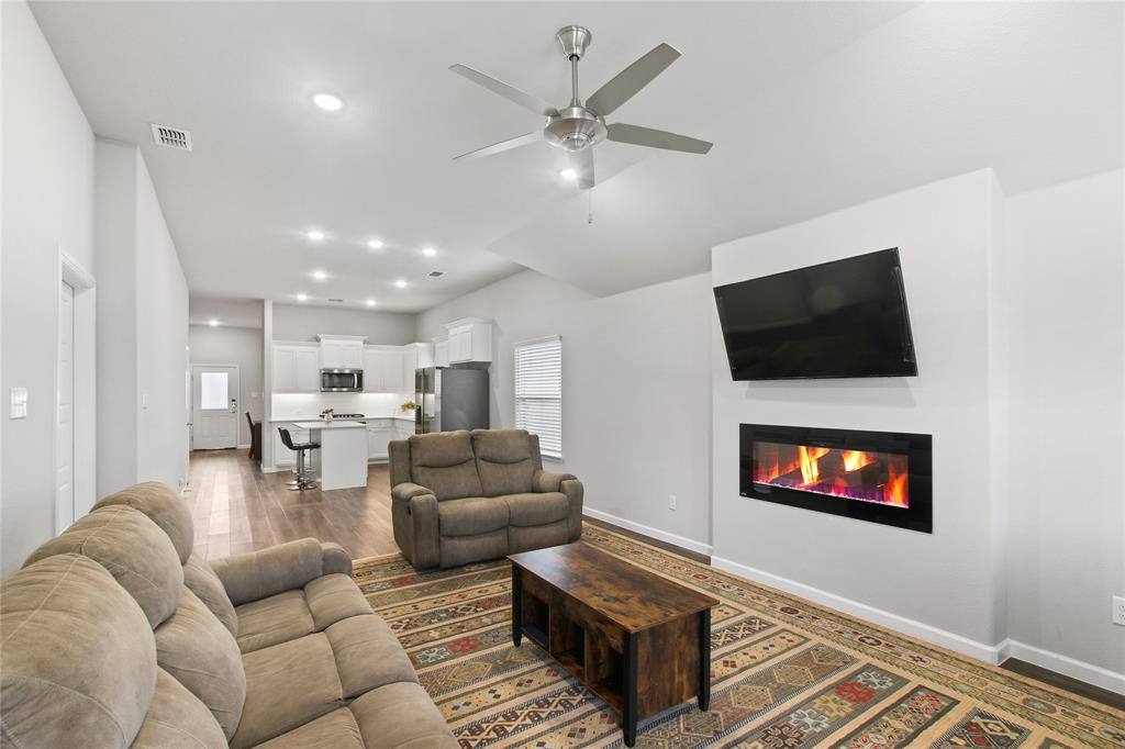 Apartment for rent at 1613 Wayback Dr, Celina, TX 75009