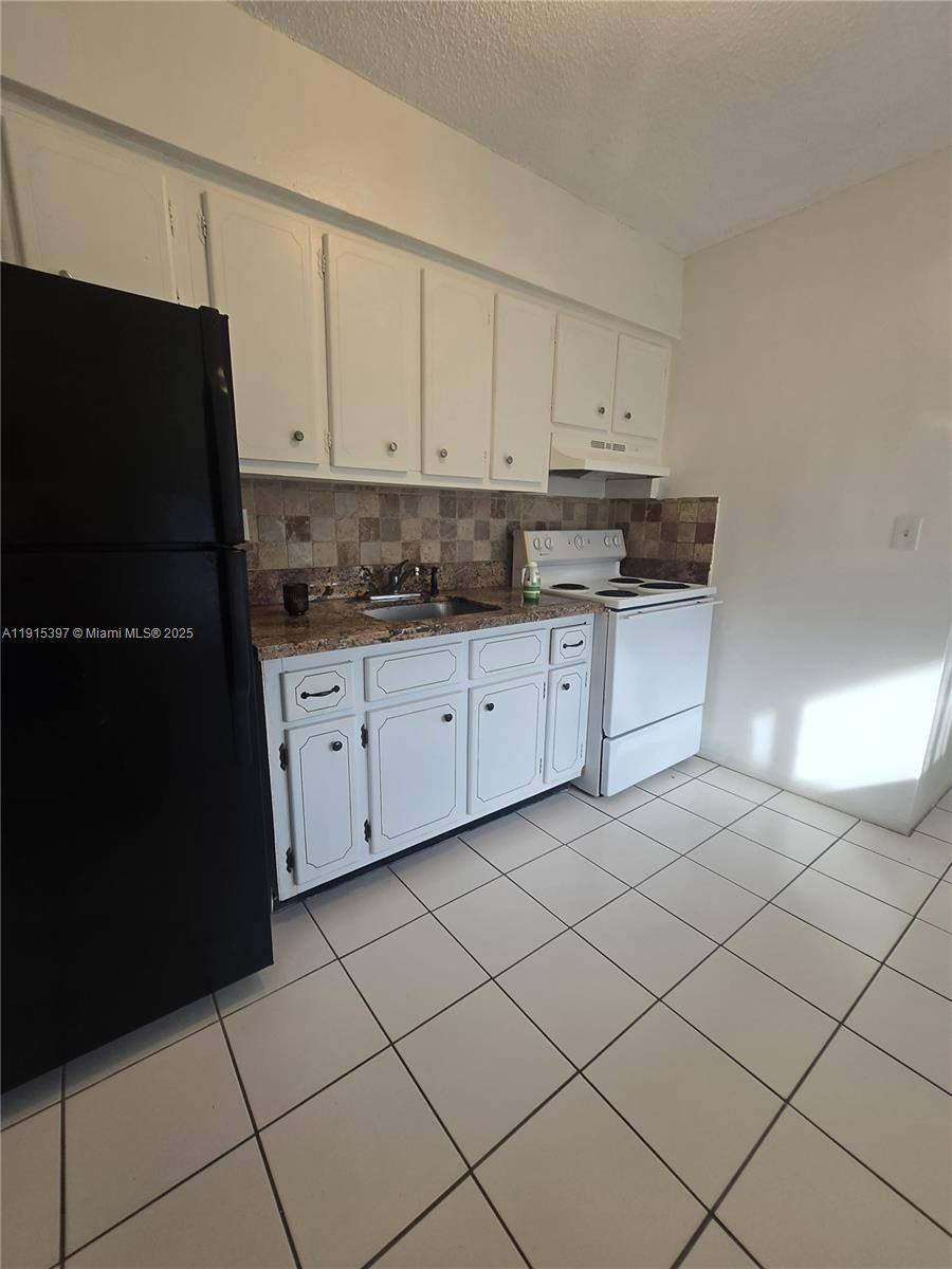 Apartment for rent at 1400 N 17th Ave #17, Hollywood, FL 33020