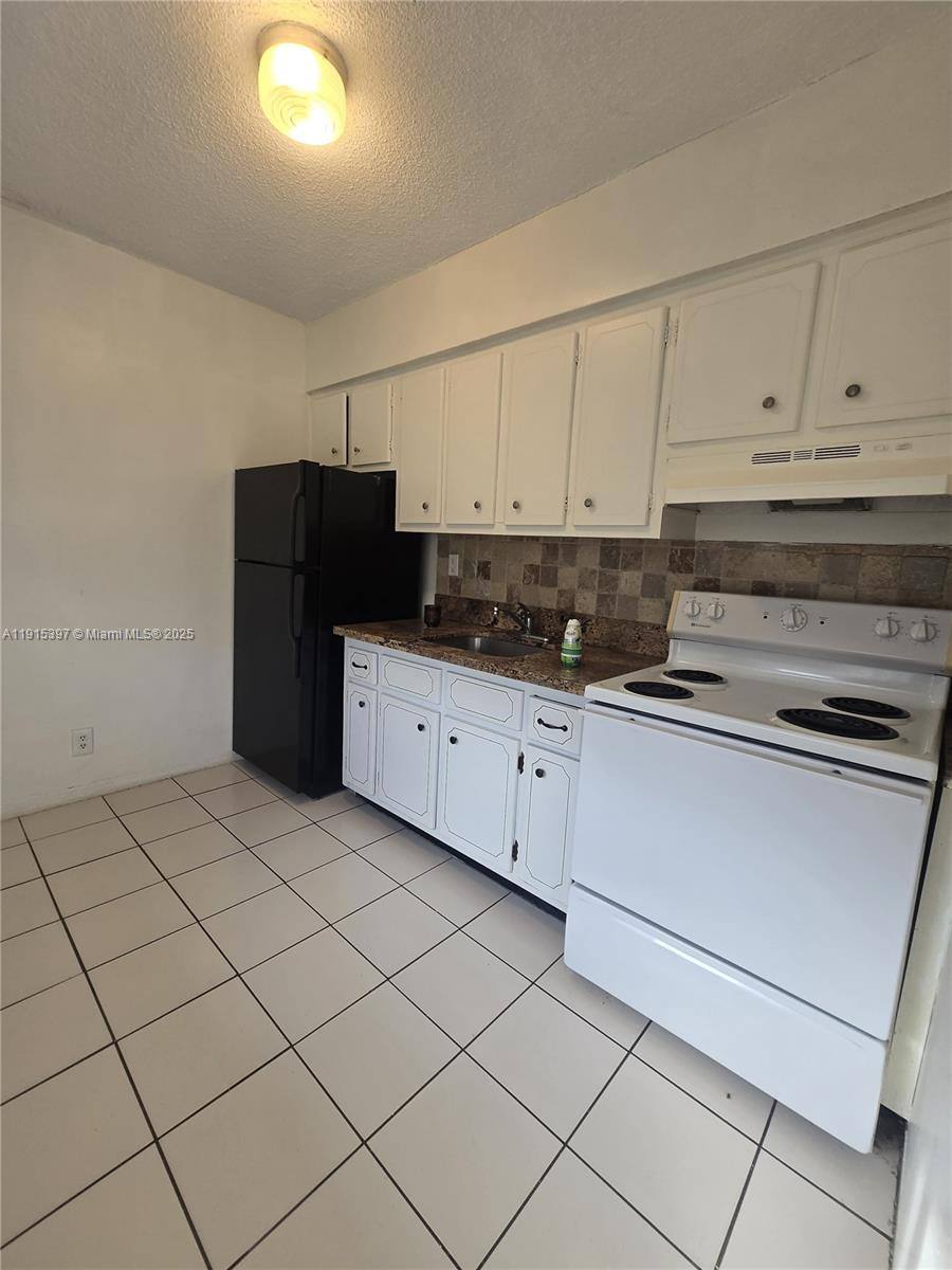 Apartment for rent at 1400 N 17th Ave #17, Hollywood, FL 33020