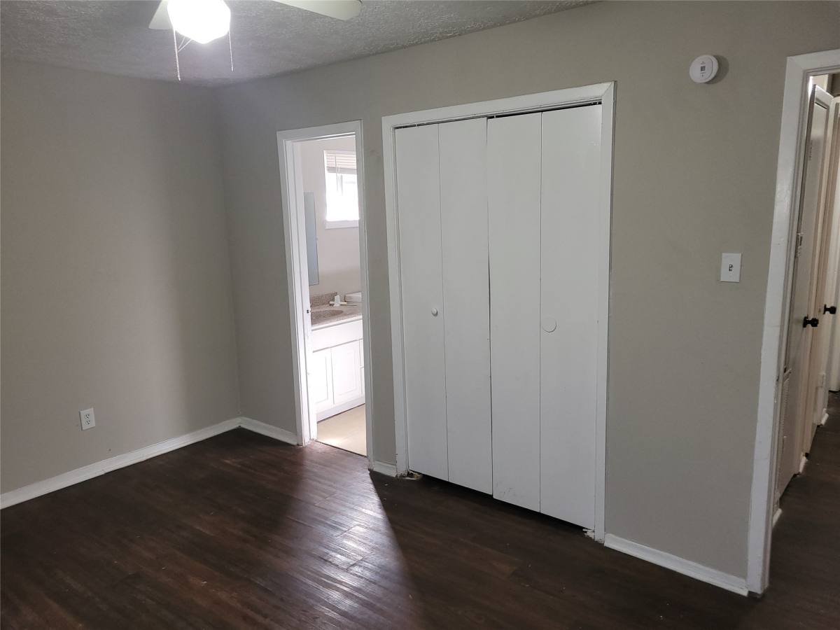Apartment for rent at 15810 Boonridge Rd, Houston, TX 77053