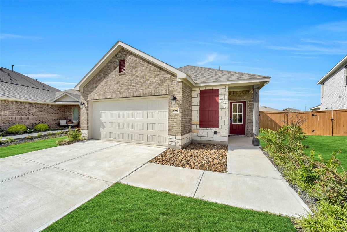Apartment for rent at 10902 Bonfire Trail, Beasley, TX 77417