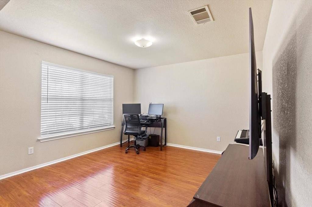 Apartment for rent at 7617 Dockside Dr, Rowlett, TX 75088