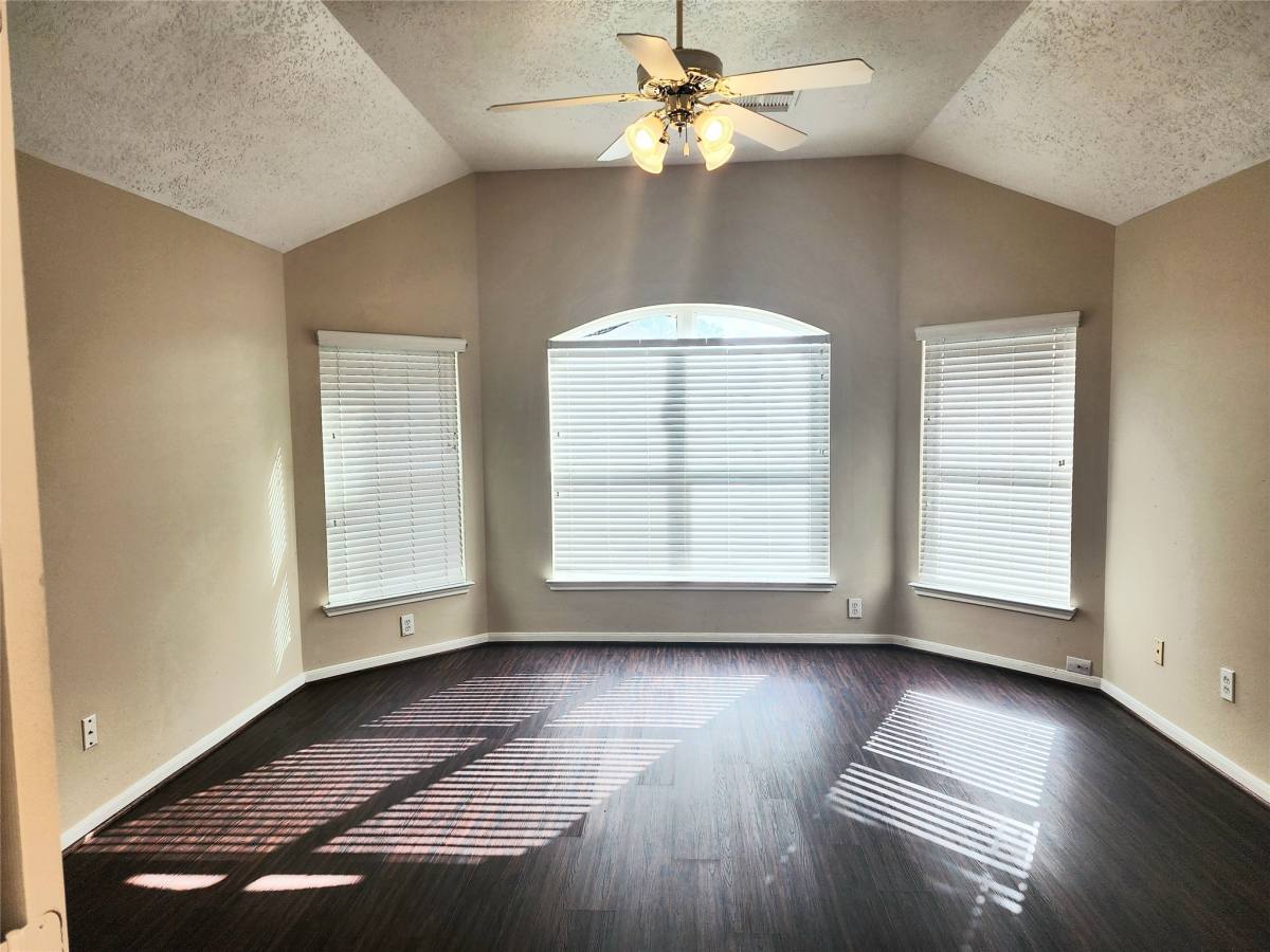 Apartment for rent at 11306 Palm Bay St, Pearland, TX 77584