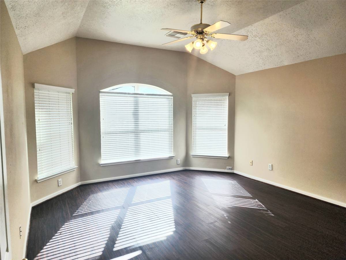 Apartment for rent at 11306 Palm Bay St, Pearland, TX 77584