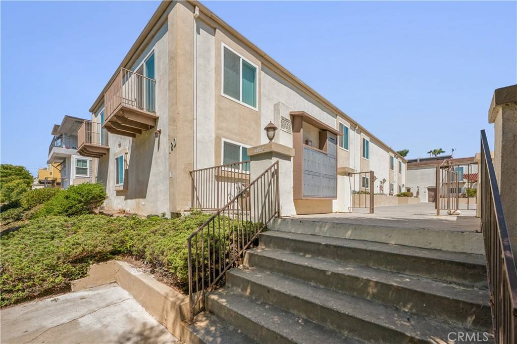 Apartment for rent at 120 S Francisca Ave #120-6, Redondo Beach, CA 90277