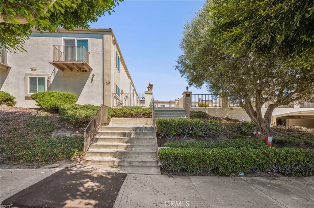 Apartment for rent at 120 S Francisca Ave #120-6, Redondo Beach, CA 90277