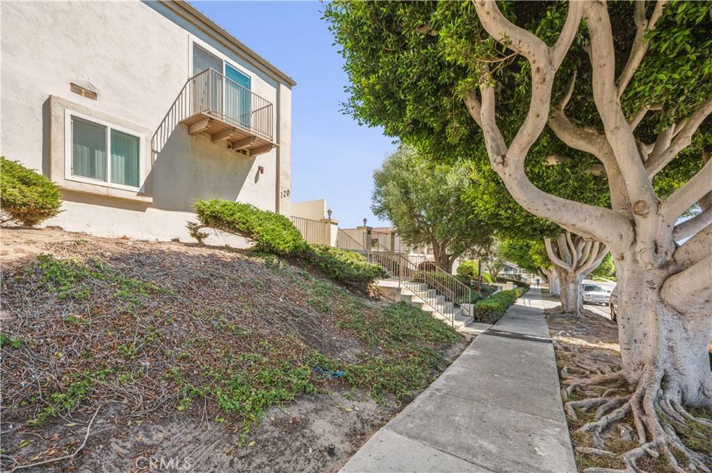 Apartment for rent at 120 S Francisca Ave #120-6, Redondo Beach, CA 90277
