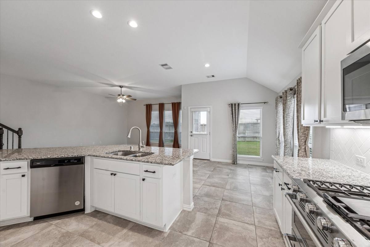 Apartment for rent at 142 Dina Lane #142, Montgomery, TX 77356