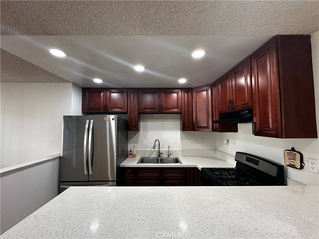 Apartment for rent at 801 E Chestnut St #801-2, Glendale, CA 91205