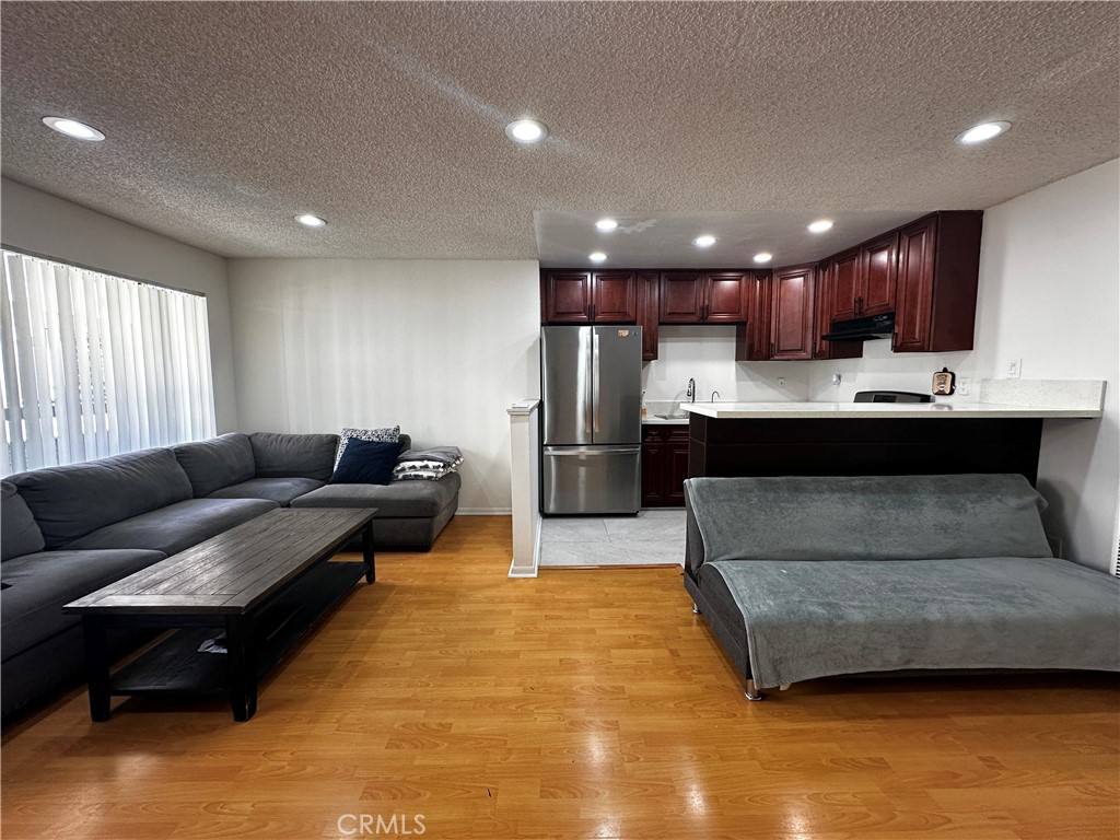 Apartment for rent at 801 E Chestnut St #801-2, Glendale, CA 91205