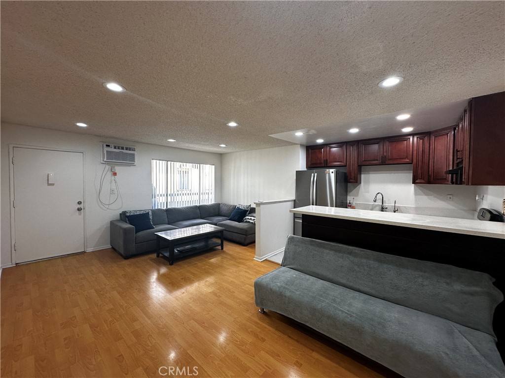 Apartment for rent at 801 E Chestnut St #801-2, Glendale, CA 91205