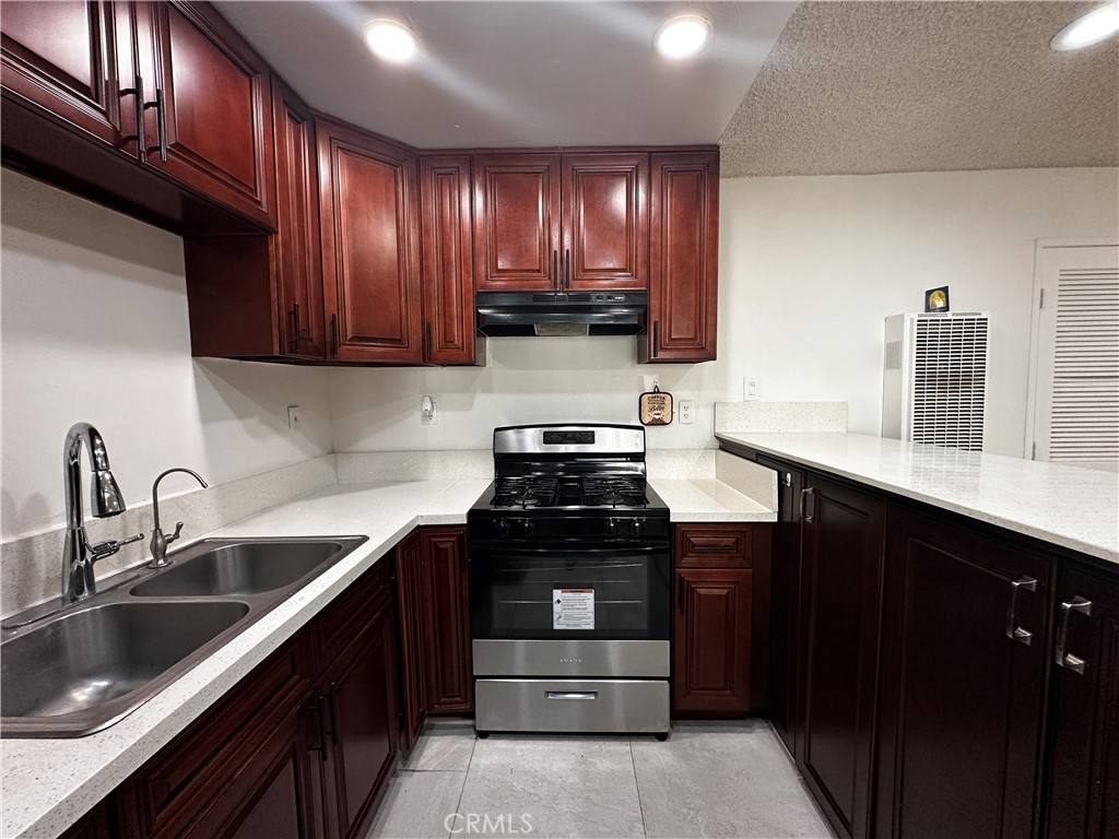 Apartment for rent at 801 E Chestnut St #801-2, Glendale, CA 91205