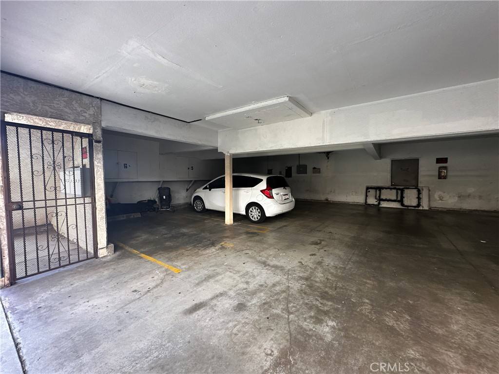 Apartment for rent at 801 E Chestnut St #801-2, Glendale, CA 91205