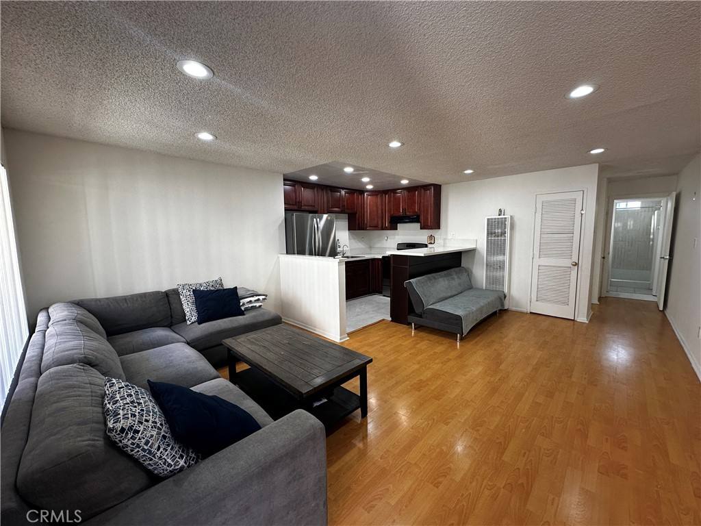 Apartment for rent at 801 E Chestnut St #801-2, Glendale, CA 91205