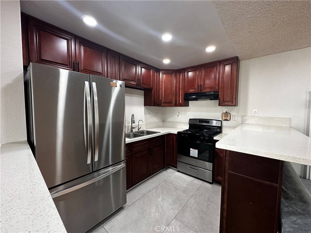 Apartment for rent at 801 E Chestnut St #801-2, Glendale, CA 91205