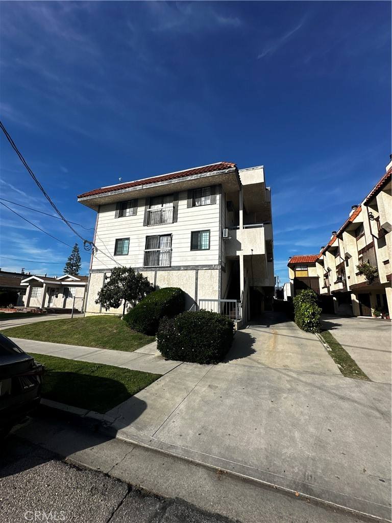 Apartment for rent at 801 E Chestnut St #801-2, Glendale, CA 91205