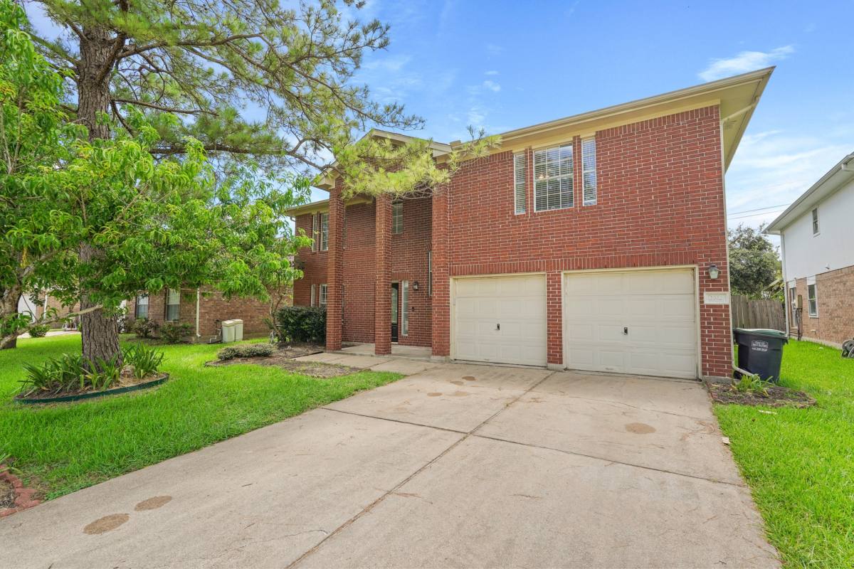 Apartment for rent at 2922 Glencullen Lane, Pearland, TX 77584