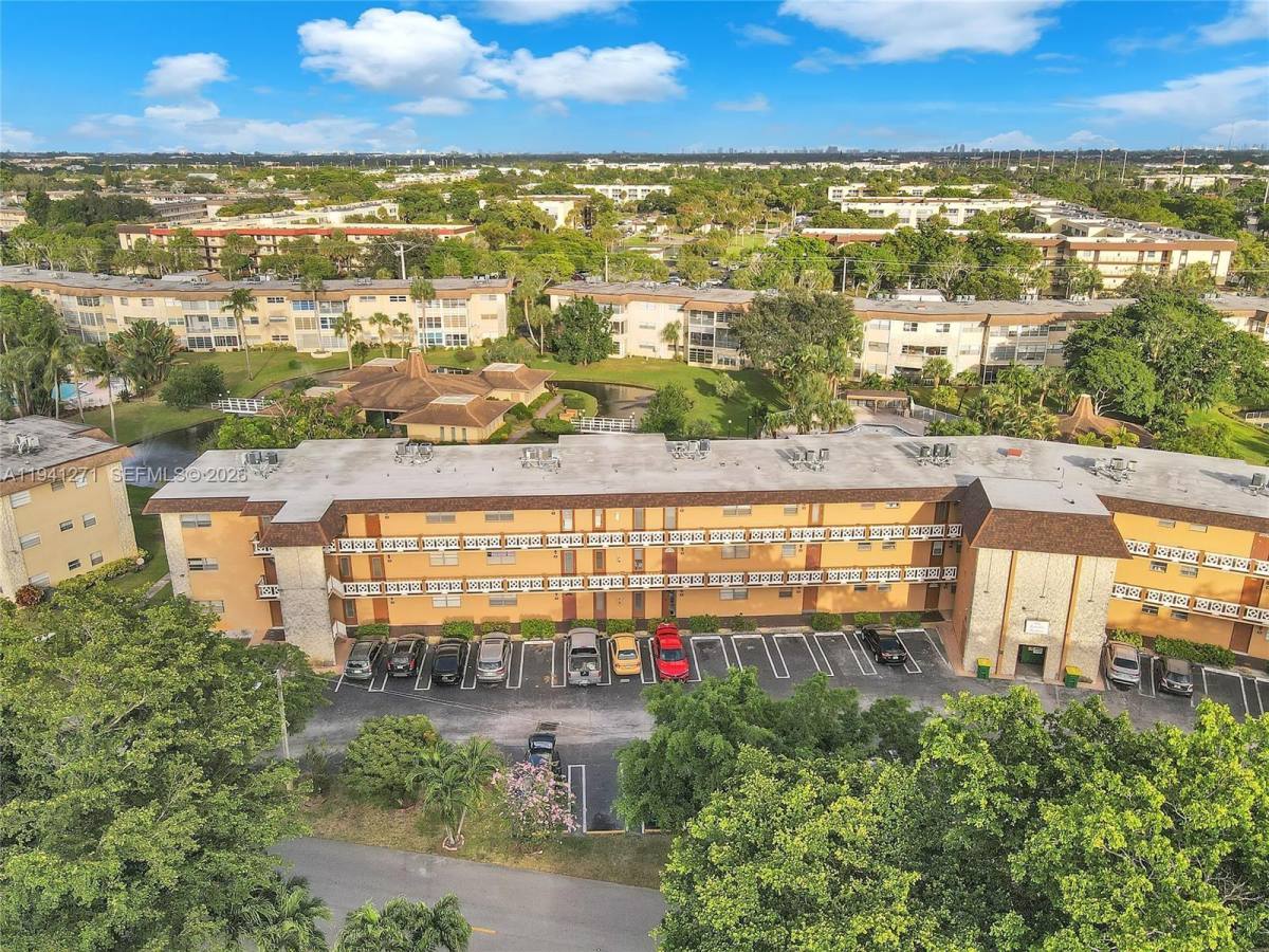 Condo for rent at 5041 W Oakland Park Blvd #303, Fort Lauderdale, FL 33313