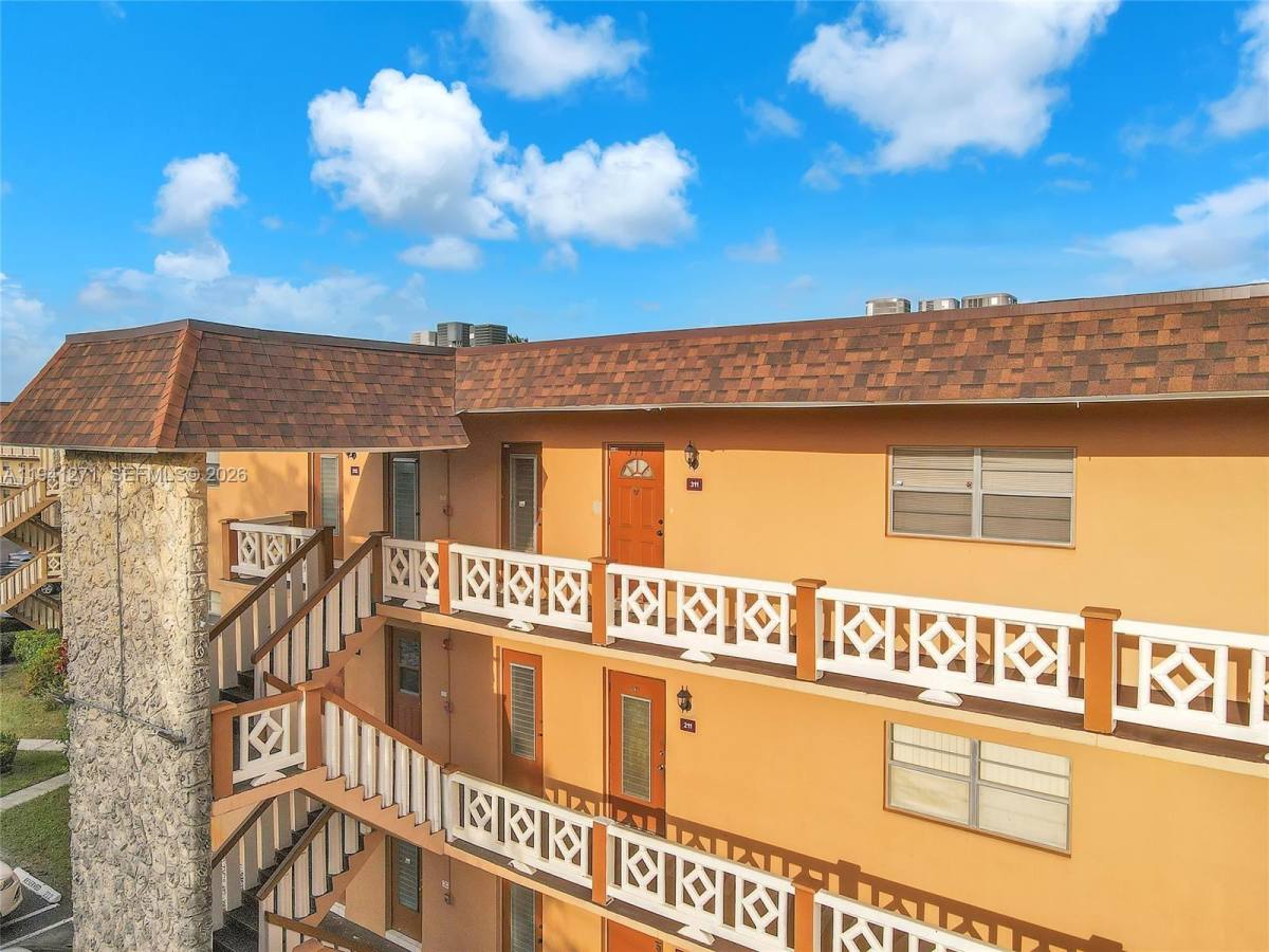 Condo for rent at 5041 W Oakland Park Blvd #303, Fort Lauderdale, FL 33313