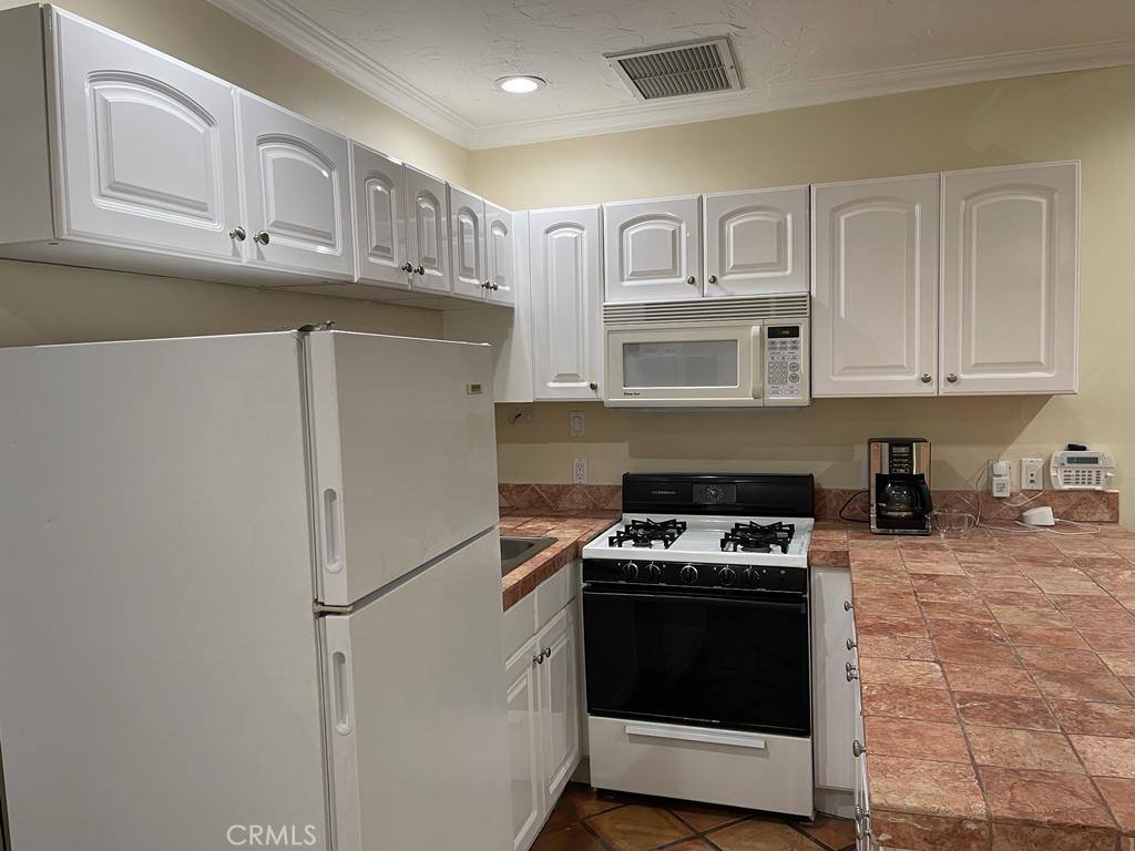 Apartment for rent at 4910 Brewster Dr #2, Tarzana, CA 91356