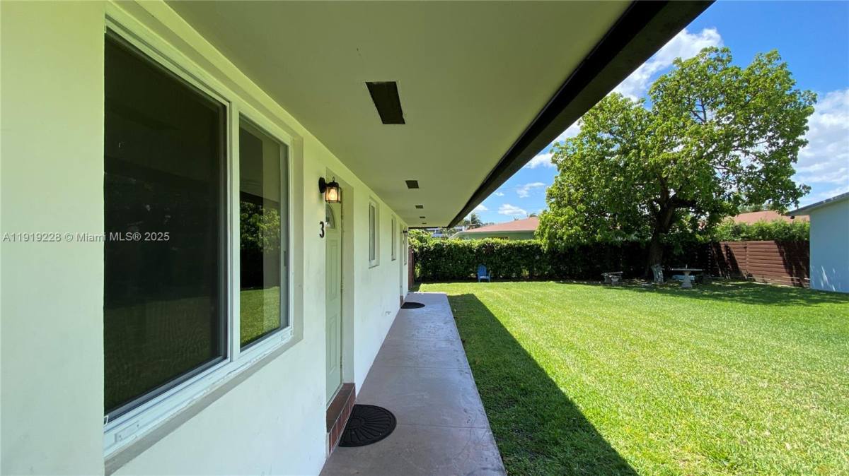 592 NE 150th St #592-3, Miami, FL 33161 - Apartment For Rent - Image 5