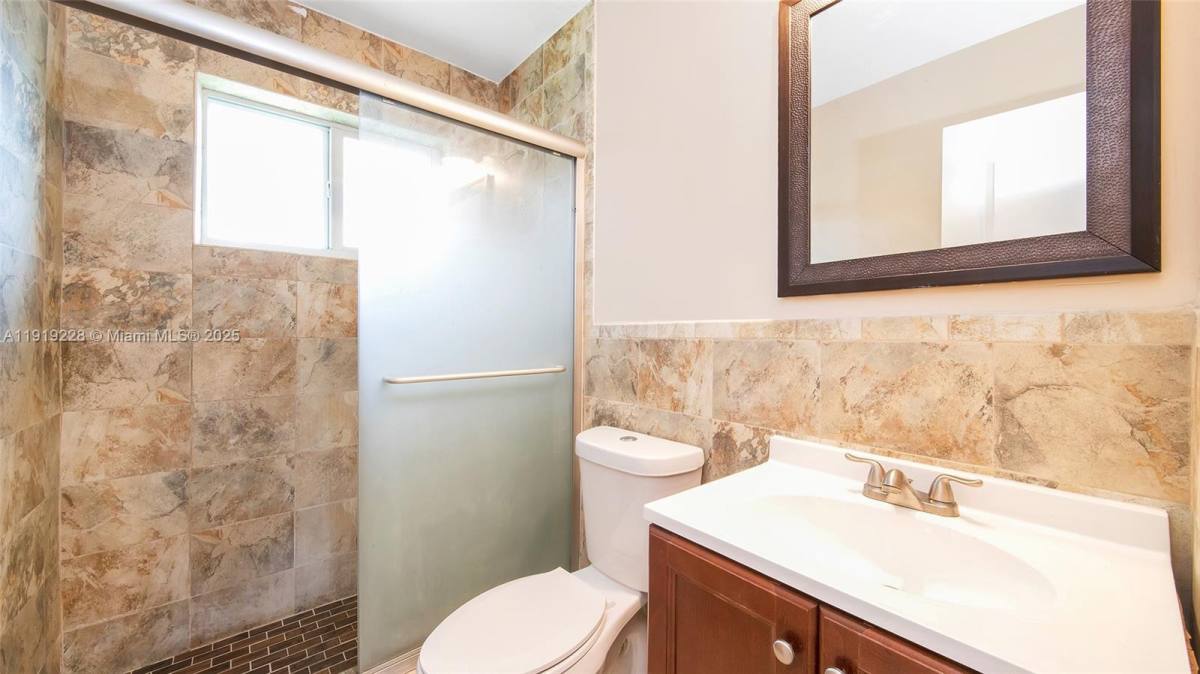 592 NE 150th St #592-3, Miami, FL 33161 - Apartment For Rent - Image 9