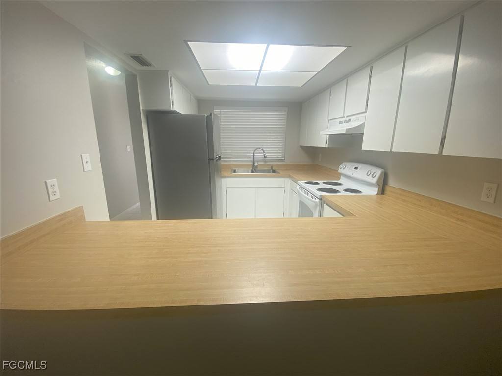 Apartment for rent at 2258 Iris Way, Fort Myers, FL 33905