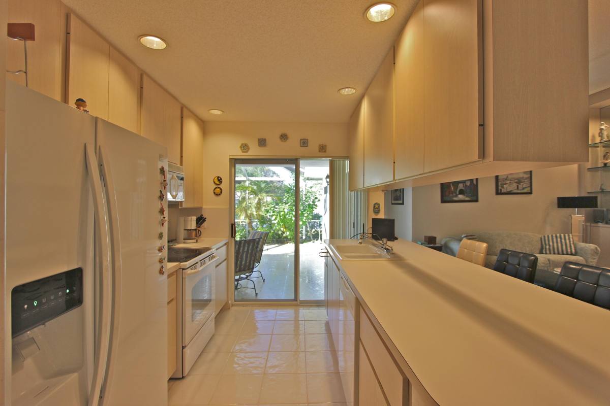 Apartment for rent at 10201 Chapman Oak Court, Palm Beach Gardens, FL 33410