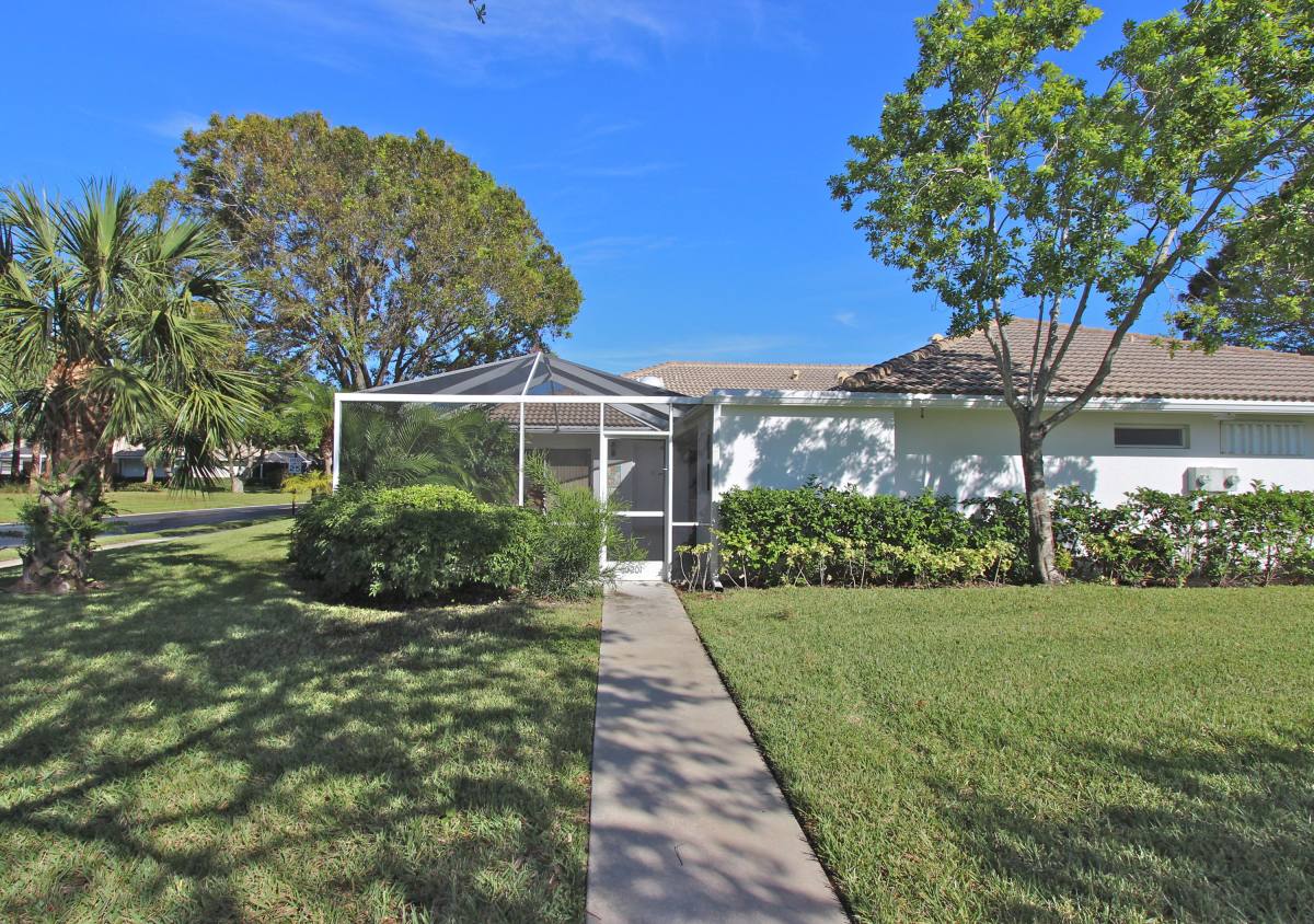 Apartment for rent at 10201 Chapman Oak Court, Palm Beach Gardens, FL 33410