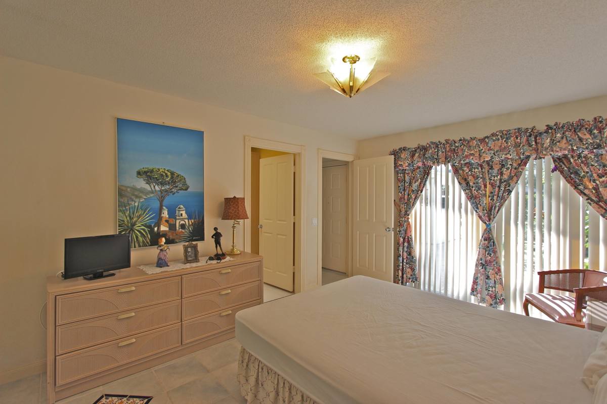 Apartment for rent at 10201 Chapman Oak Court, Palm Beach Gardens, FL 33410